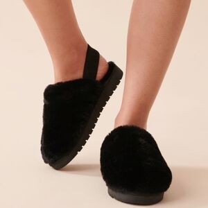 La Vie En Rose Black Plush Slippers With TAGS